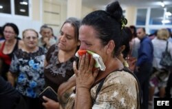 Familiares y amigos despiden al matrimonio pastoral María Salomé Sánchez y Manuel David Aguilar, fallecidos en el desastre aéreo.